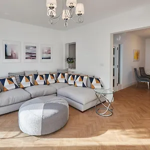 Host & - Oxford House , Harrogate United Kingdom